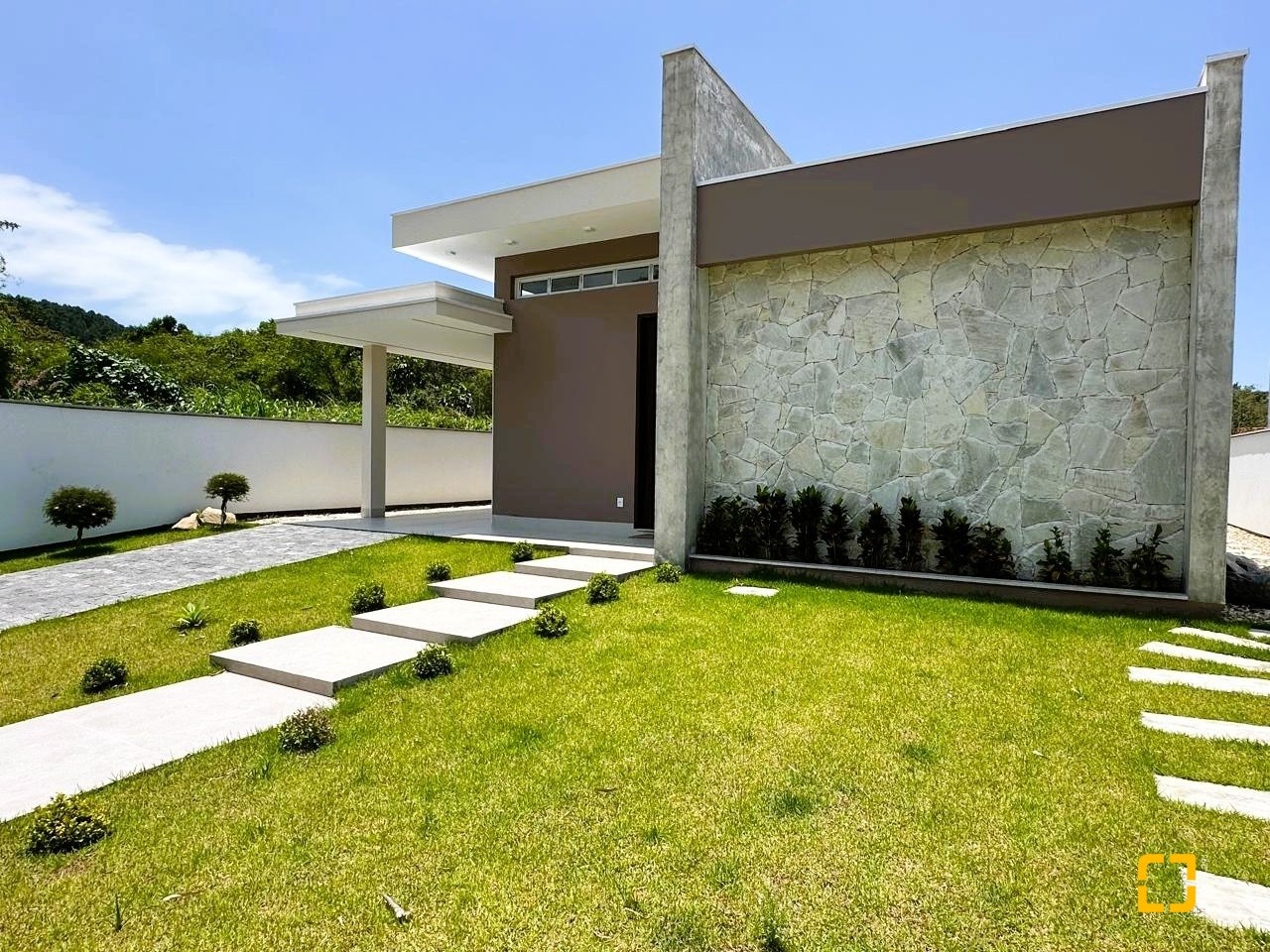 Casa de Condomínio com 189m², 3 quartos (sendo 3 suítes), 5 garagens, no bairro Camboa em Governador Celso Ramos