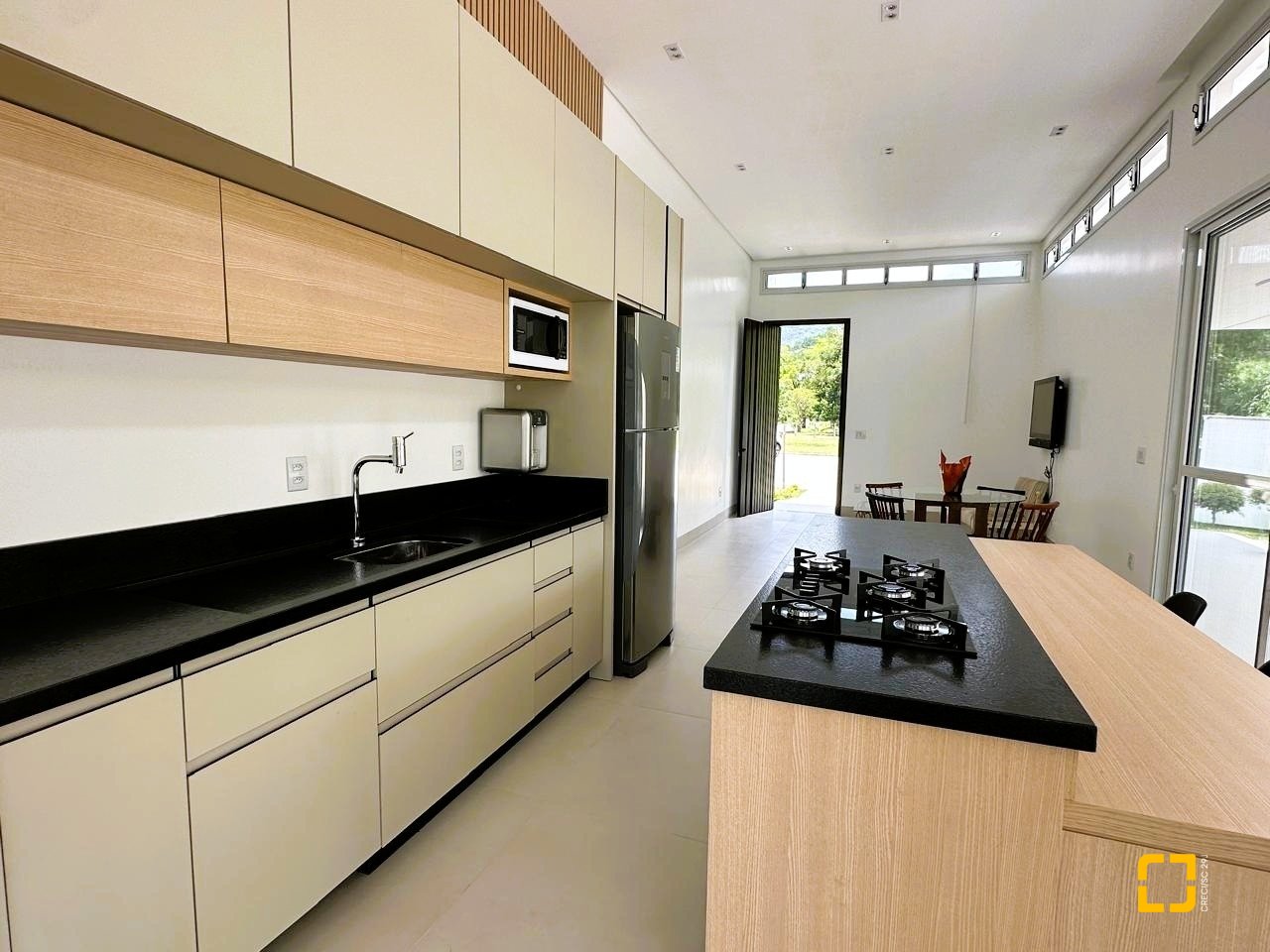 Casa de Condomínio com 189m², 3 quartos (sendo 3 suítes), 5 garagens, no bairro Camboa em Governador Celso Ramos