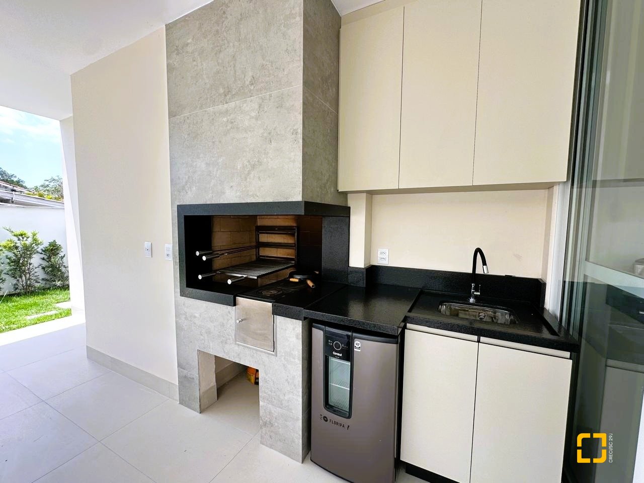 Casa de Condomínio com 189m², 3 quartos (sendo 3 suítes), 5 garagens, no bairro Camboa em Governador Celso Ramos