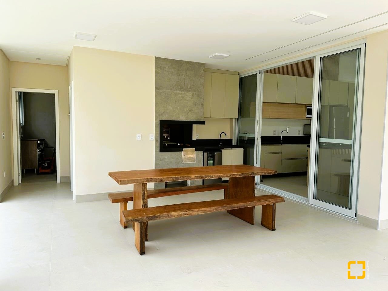 Casa de Condomínio com 189m², 3 quartos (sendo 3 suítes), 5 garagens, no bairro Camboa em Governador Celso Ramos