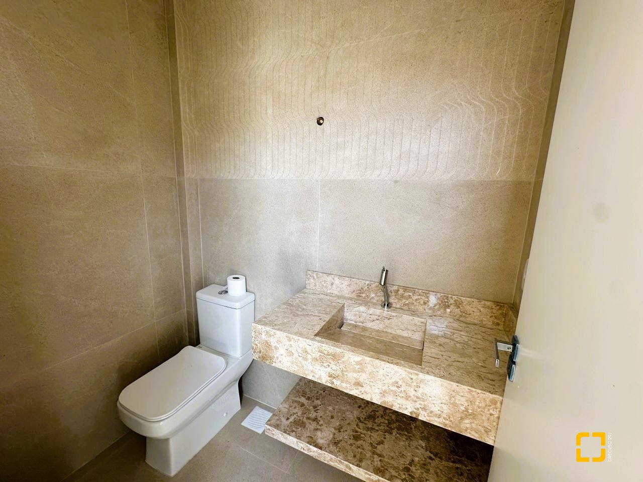 Casa de Condomínio com 189m², 3 quartos (sendo 3 suítes), 5 garagens, no bairro Camboa em Governador Celso Ramos