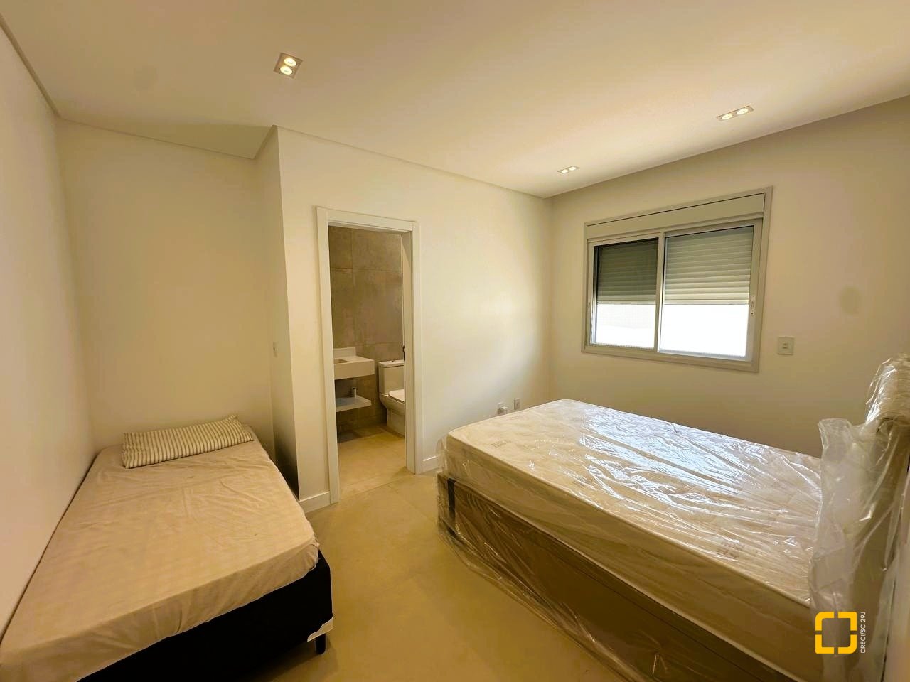 Casa de Condomínio com 189m², 3 quartos (sendo 3 suítes), 5 garagens, no bairro Camboa em Governador Celso Ramos