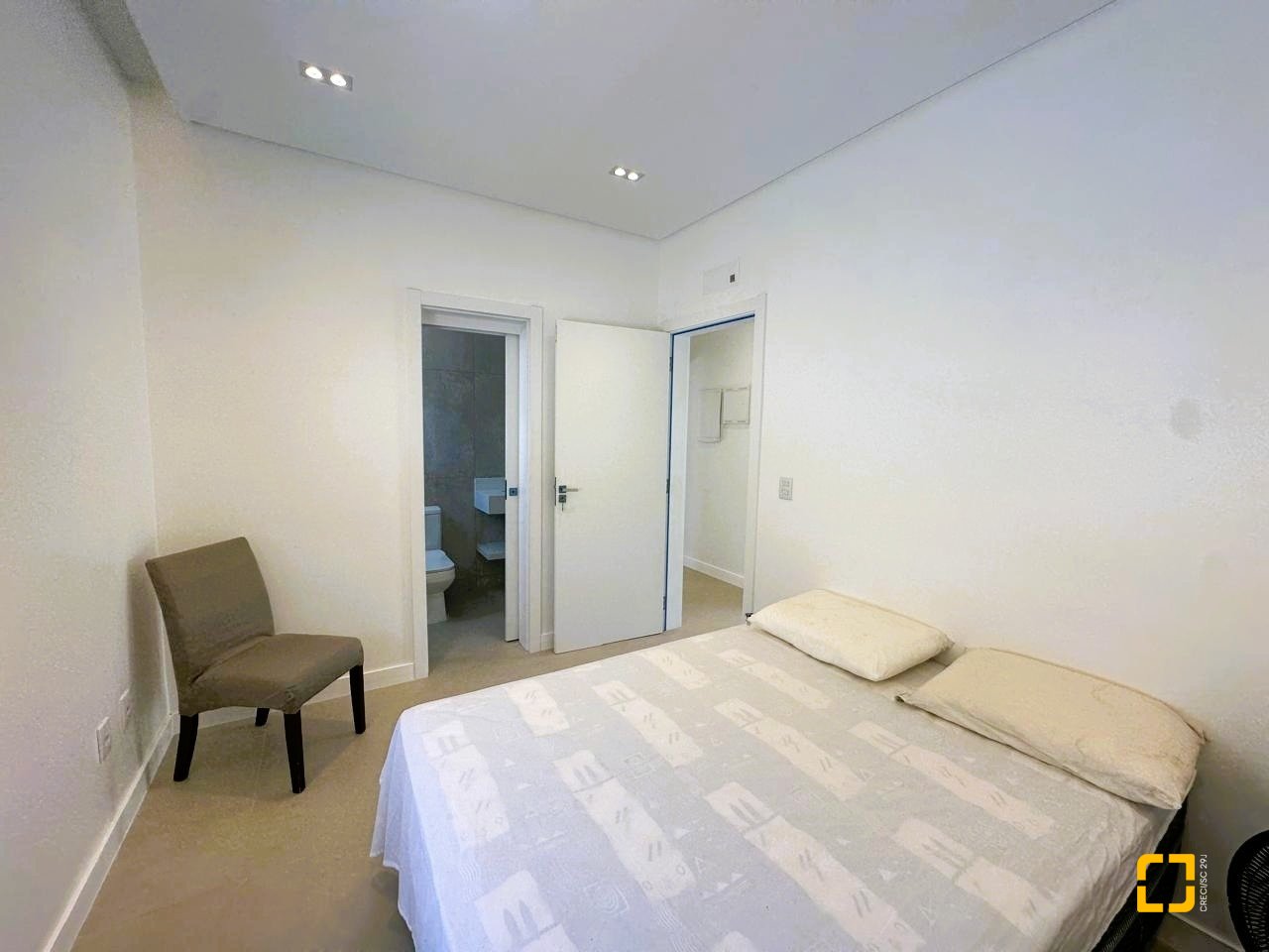 Casa de Condomínio com 189m², 3 quartos (sendo 3 suítes), 5 garagens, no bairro Camboa em Governador Celso Ramos
