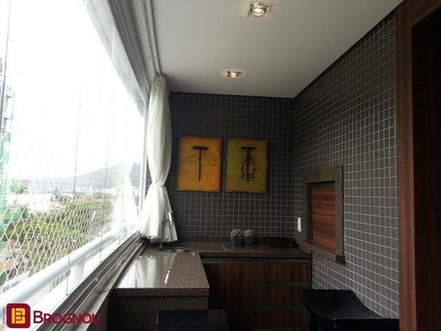 Apartamento com 84m², 3 quartos (sendo 1 suíte), 1 garagem, no bairro Campinas em São José