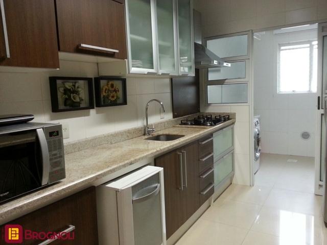 Apartamento com 84m², 3 quartos (sendo 1 suíte), 1 garagem, no bairro Campinas em São José