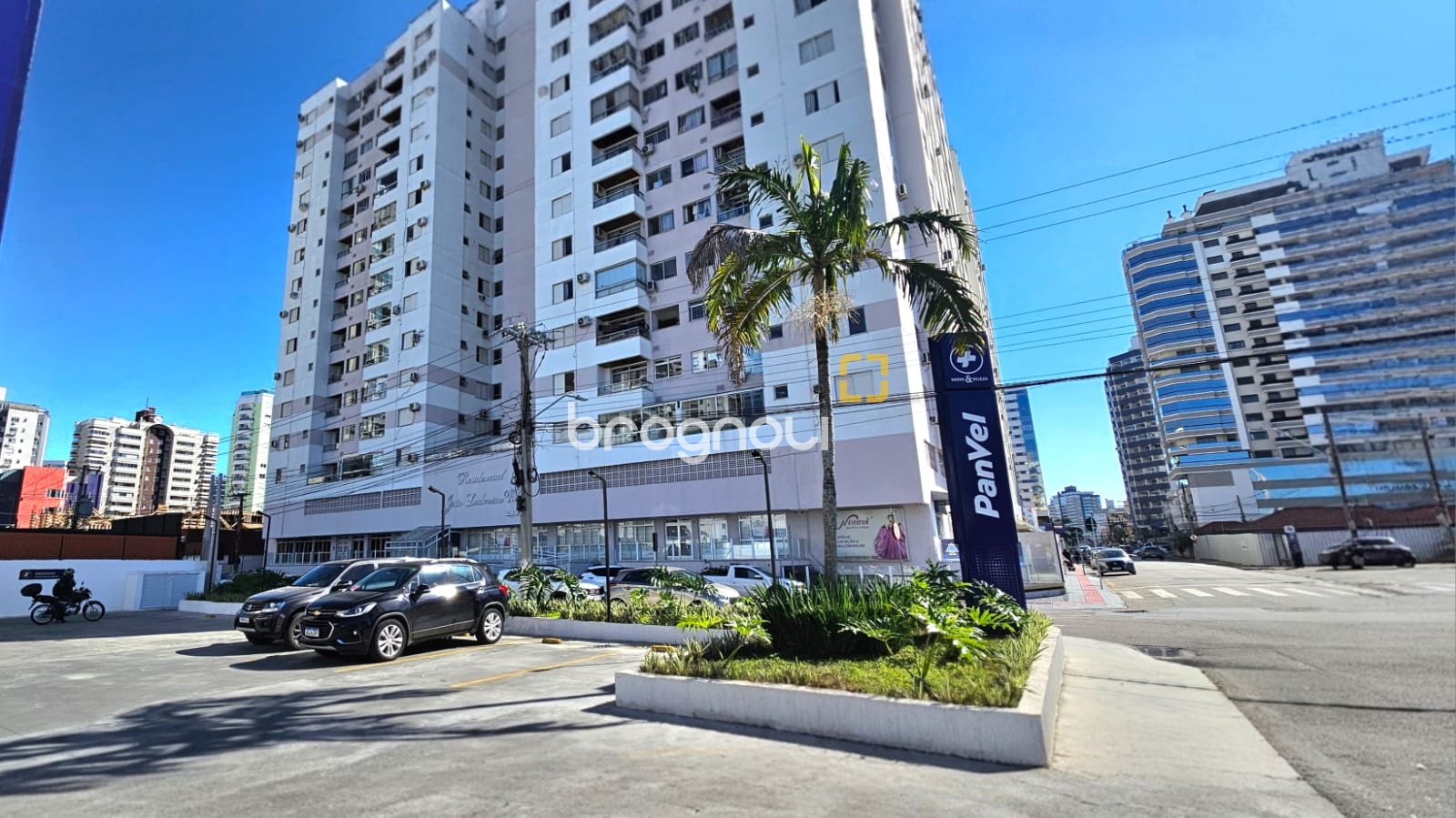 Apartamento com 84m², 3 quartos (sendo 1 suíte), 1 garagem, no bairro Campinas em São José