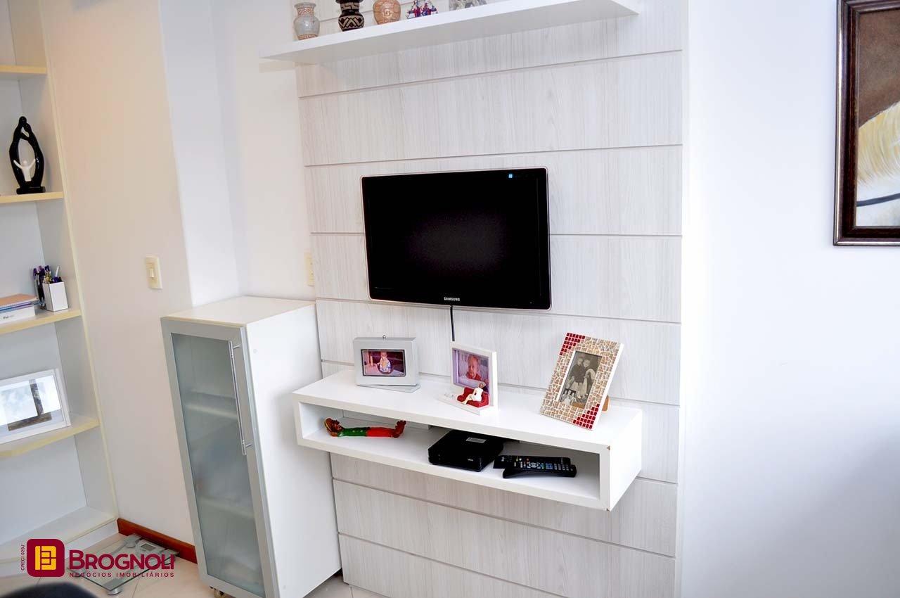 Apartamento com 200m², 6 quartos (sendo 3 suítes), 3 garagens, no bairro Balneário em Florianópolis