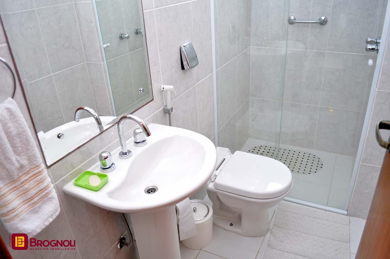 Apartamento com 200m², 6 quartos (sendo 3 suítes), 3 garagens, no bairro Balneário em Florianópolis