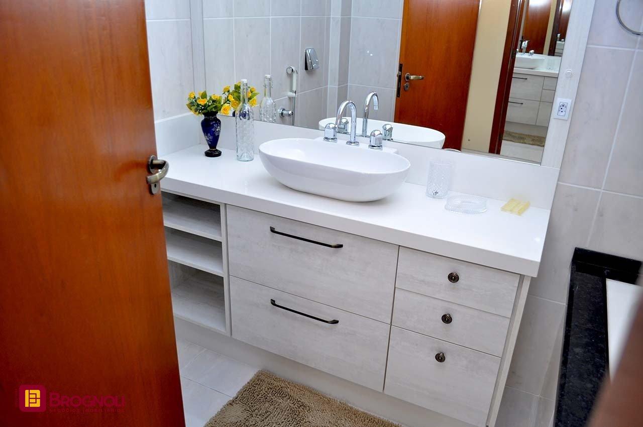 Apartamento com 200m², 6 quartos (sendo 3 suítes), 3 garagens, no bairro Balneário em Florianópolis