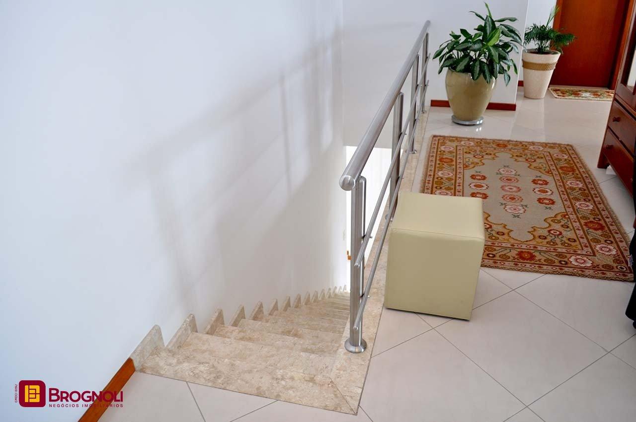 Apartamento com 200m², 6 quartos (sendo 3 suítes), 3 garagens, no bairro Balneário em Florianópolis