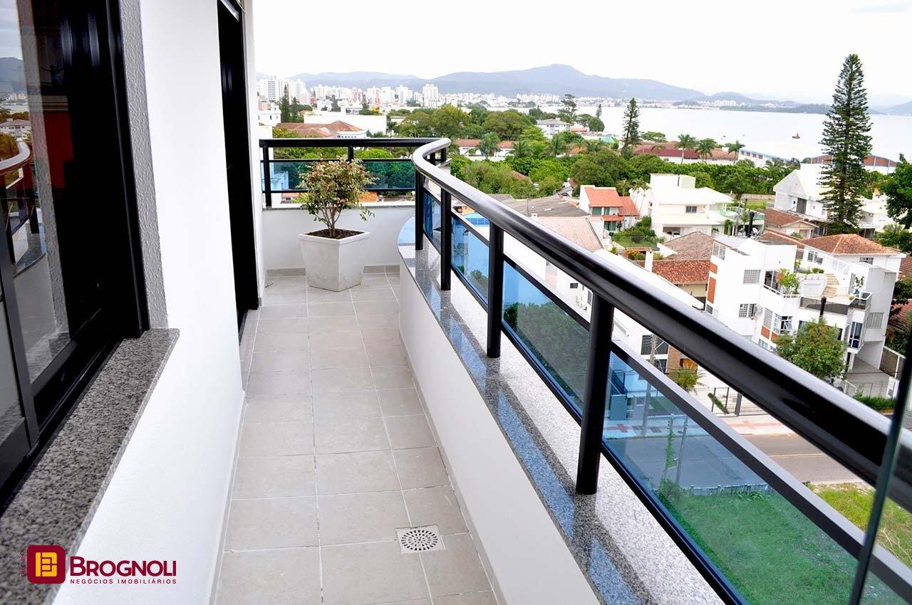 Apartamento com 200m², 6 quartos (sendo 3 suítes), 3 garagens, no bairro Balneário em Florianópolis