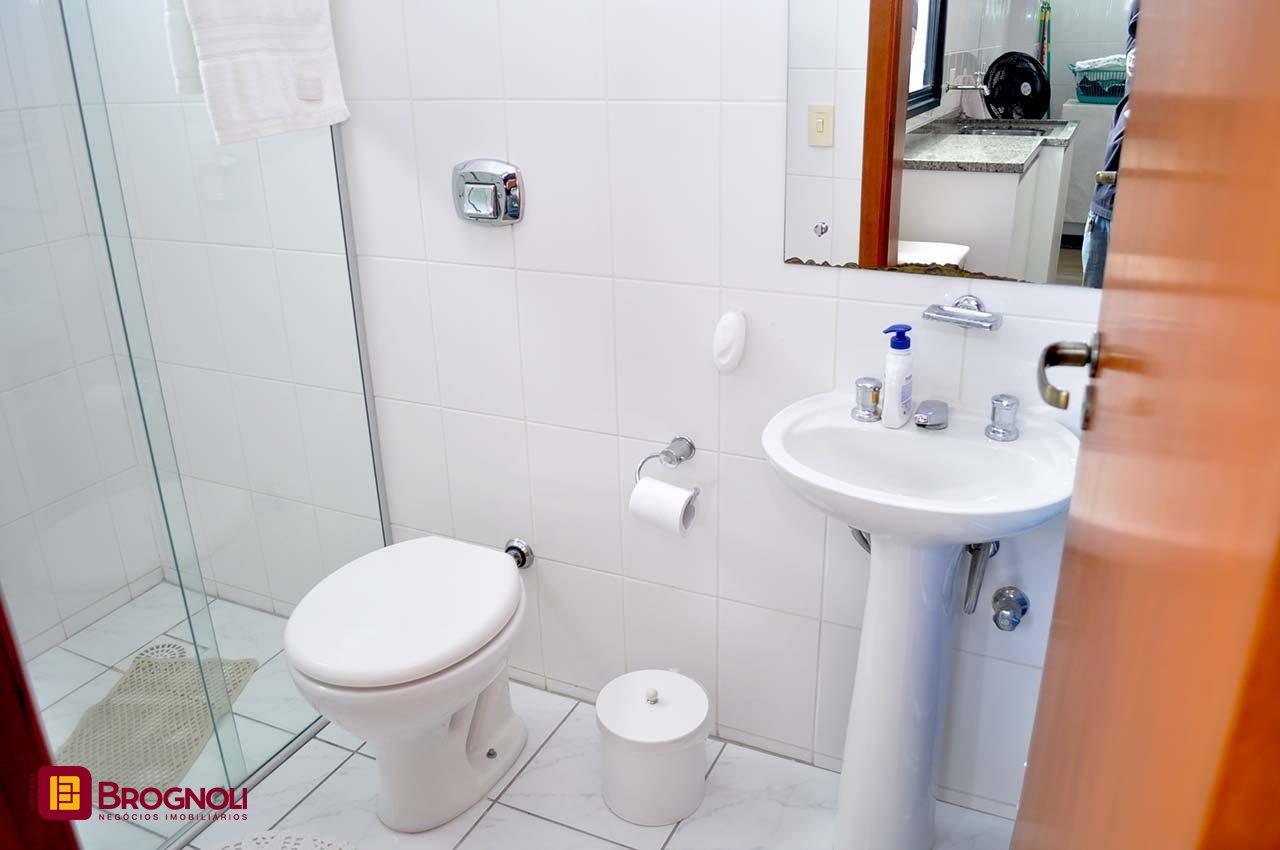 Apartamento com 200m², 6 quartos (sendo 3 suítes), 3 garagens, no bairro Balneário em Florianópolis