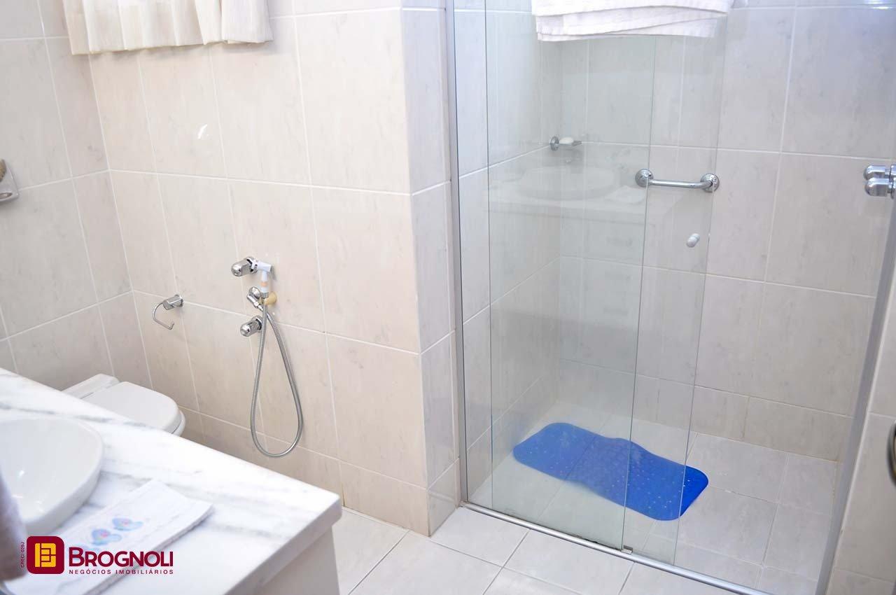 Apartamento com 200m², 6 quartos (sendo 3 suítes), 3 garagens, no bairro Balneário em Florianópolis