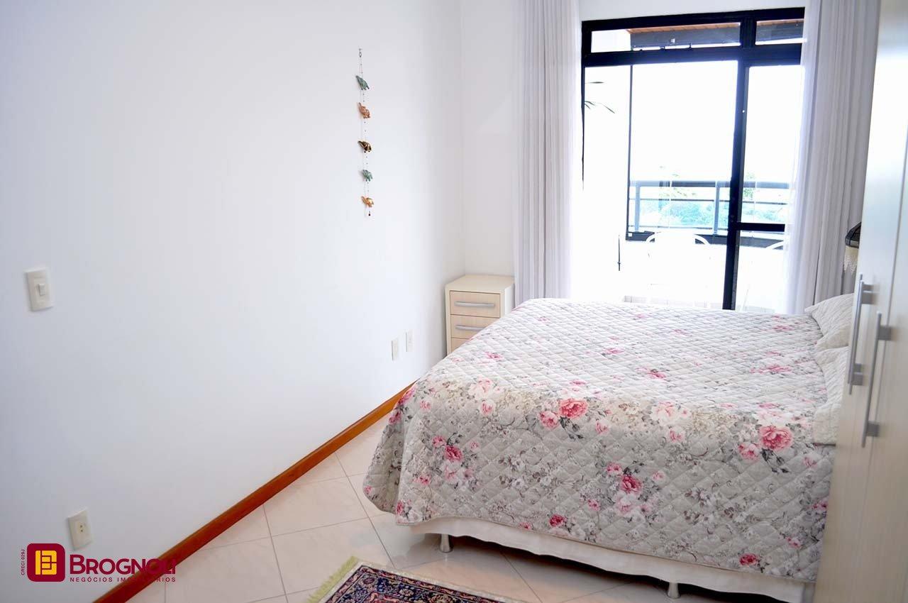 Apartamento com 200m², 6 quartos (sendo 3 suítes), 3 garagens, no bairro Balneário em Florianópolis