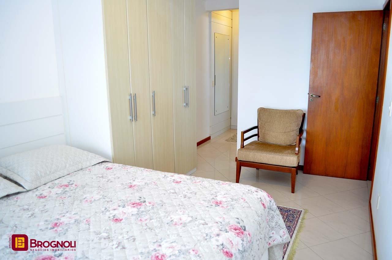 Apartamento com 200m², 6 quartos (sendo 3 suítes), 3 garagens, no bairro Balneário em Florianópolis