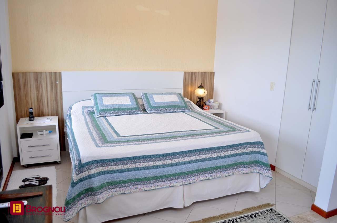 Apartamento com 200m², 6 quartos (sendo 3 suítes), 3 garagens, no bairro Balneário em Florianópolis