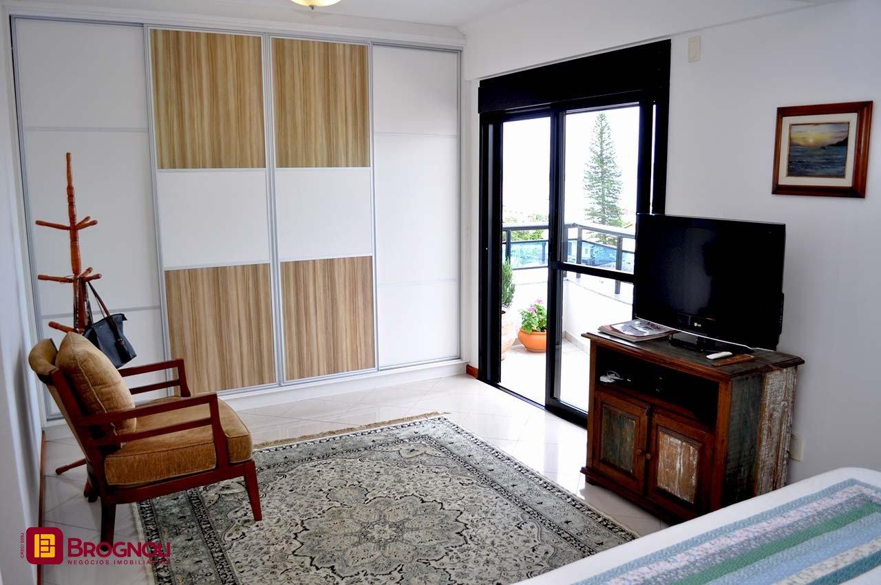 Apartamento com 200m², 6 quartos (sendo 3 suítes), 3 garagens, no bairro Balneário em Florianópolis