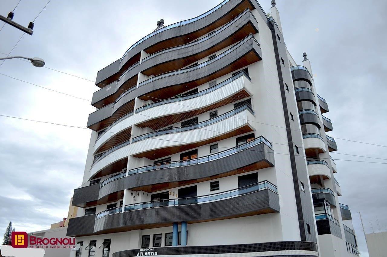 Apartamento com 200m², 6 quartos (sendo 3 suítes), 3 garagens, no bairro Balneário em Florianópolis