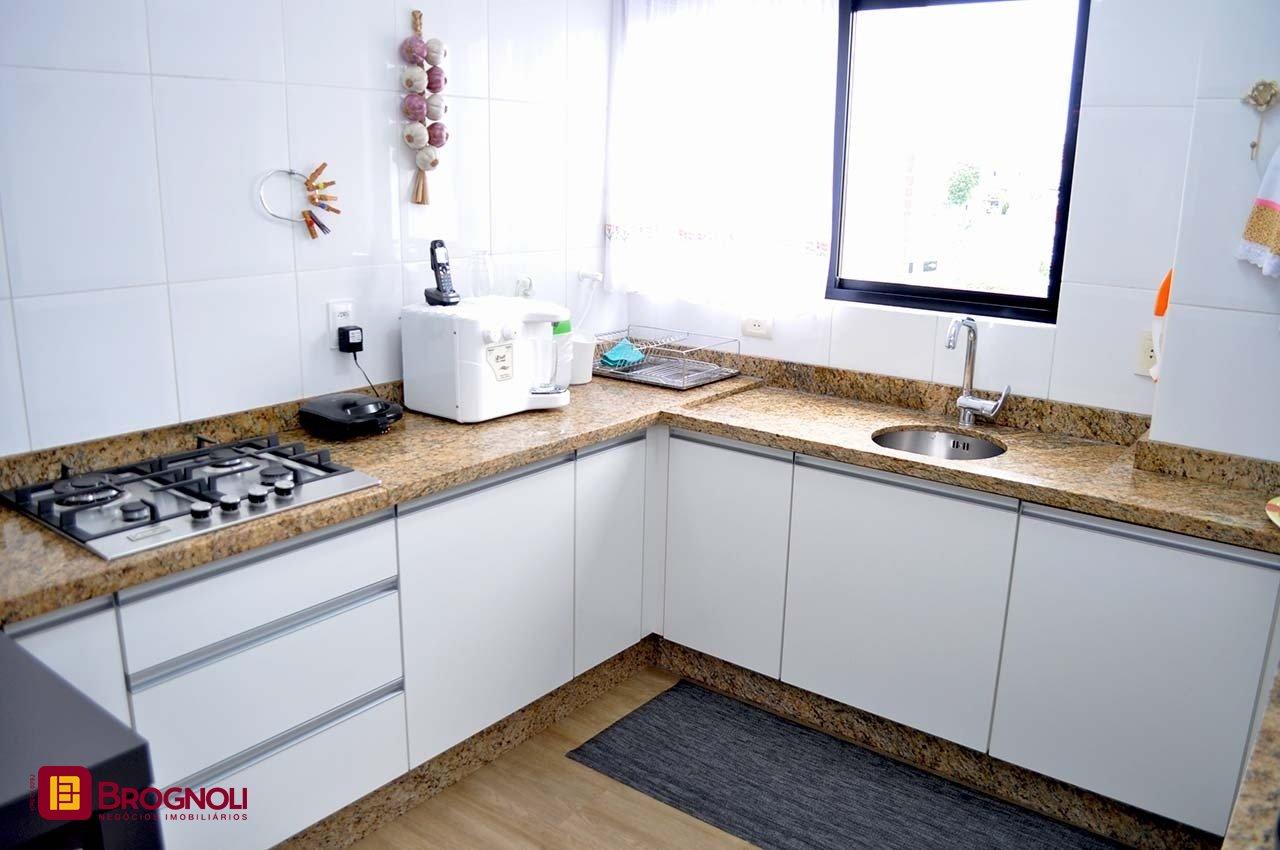 Apartamento com 200m², 6 quartos (sendo 3 suítes), 3 garagens, no bairro Balneário em Florianópolis