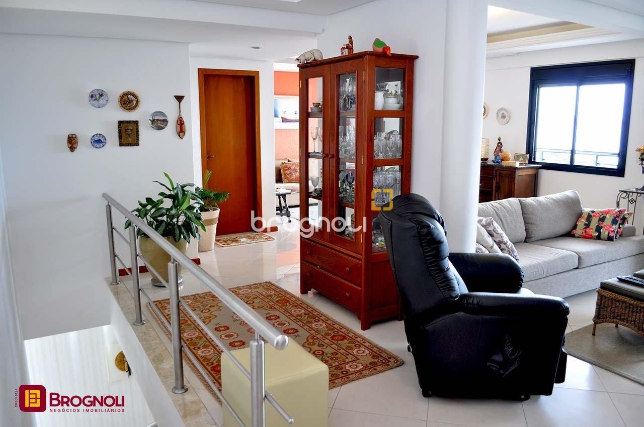 Apartamento com 200m², 3 quartos (sendo 3 suítes), 3 garagens, no bairro Balneário em Florianópolis