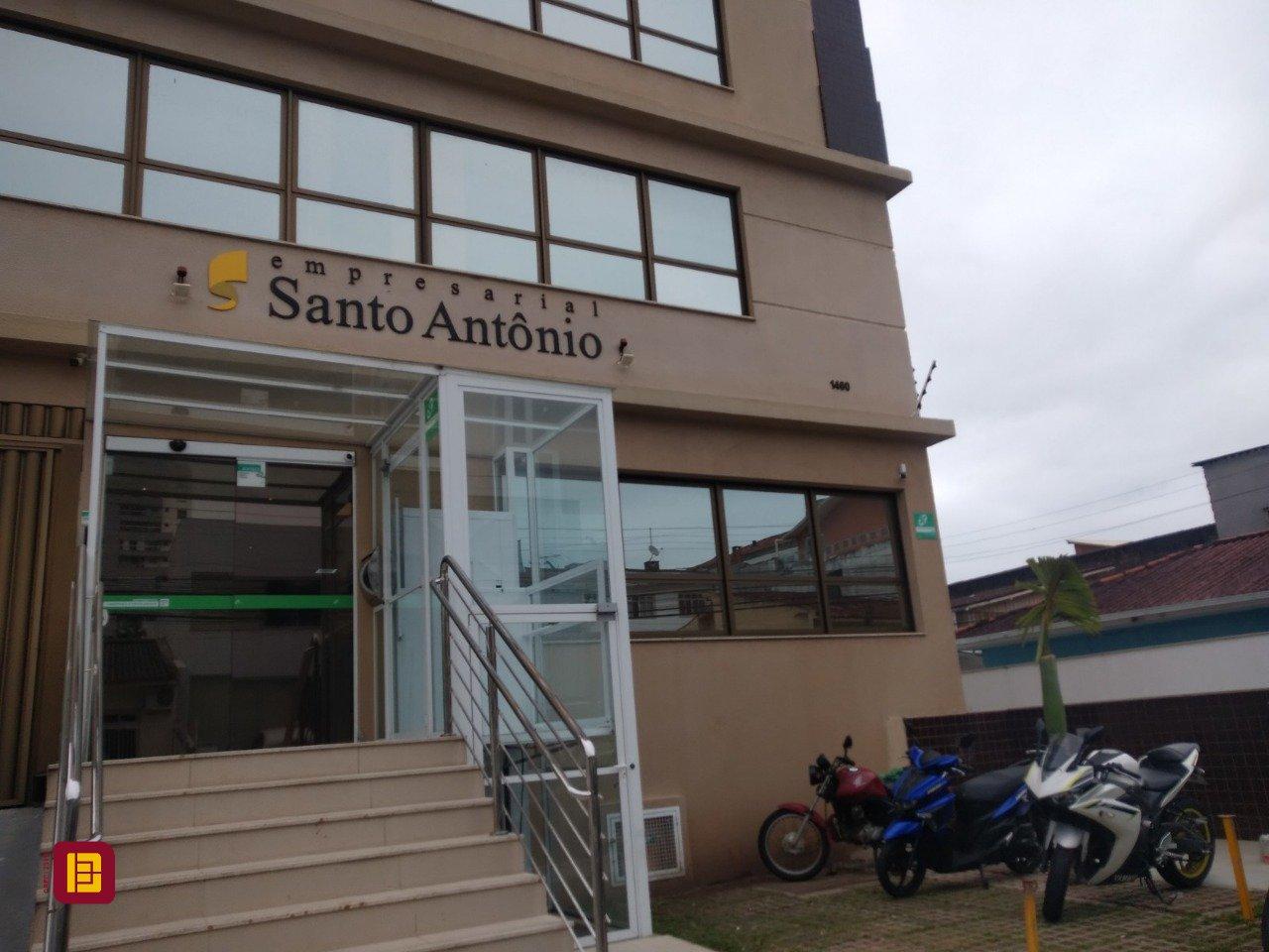 Sala com 36m², 1 garagem, no bairro Barreiros em São José