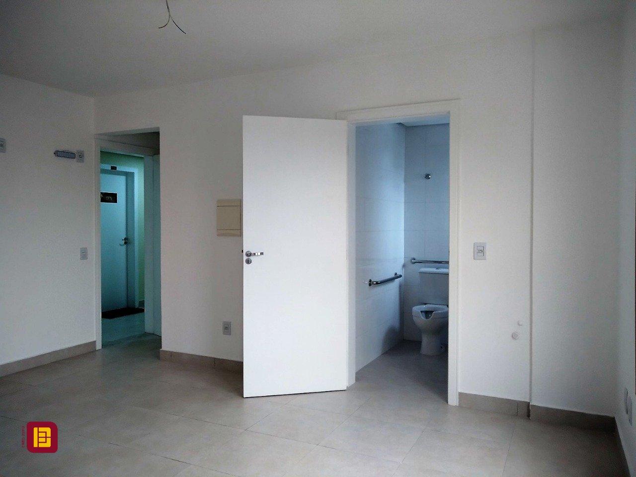 Sala com 36m², 1 garagem, no bairro Barreiros em São José