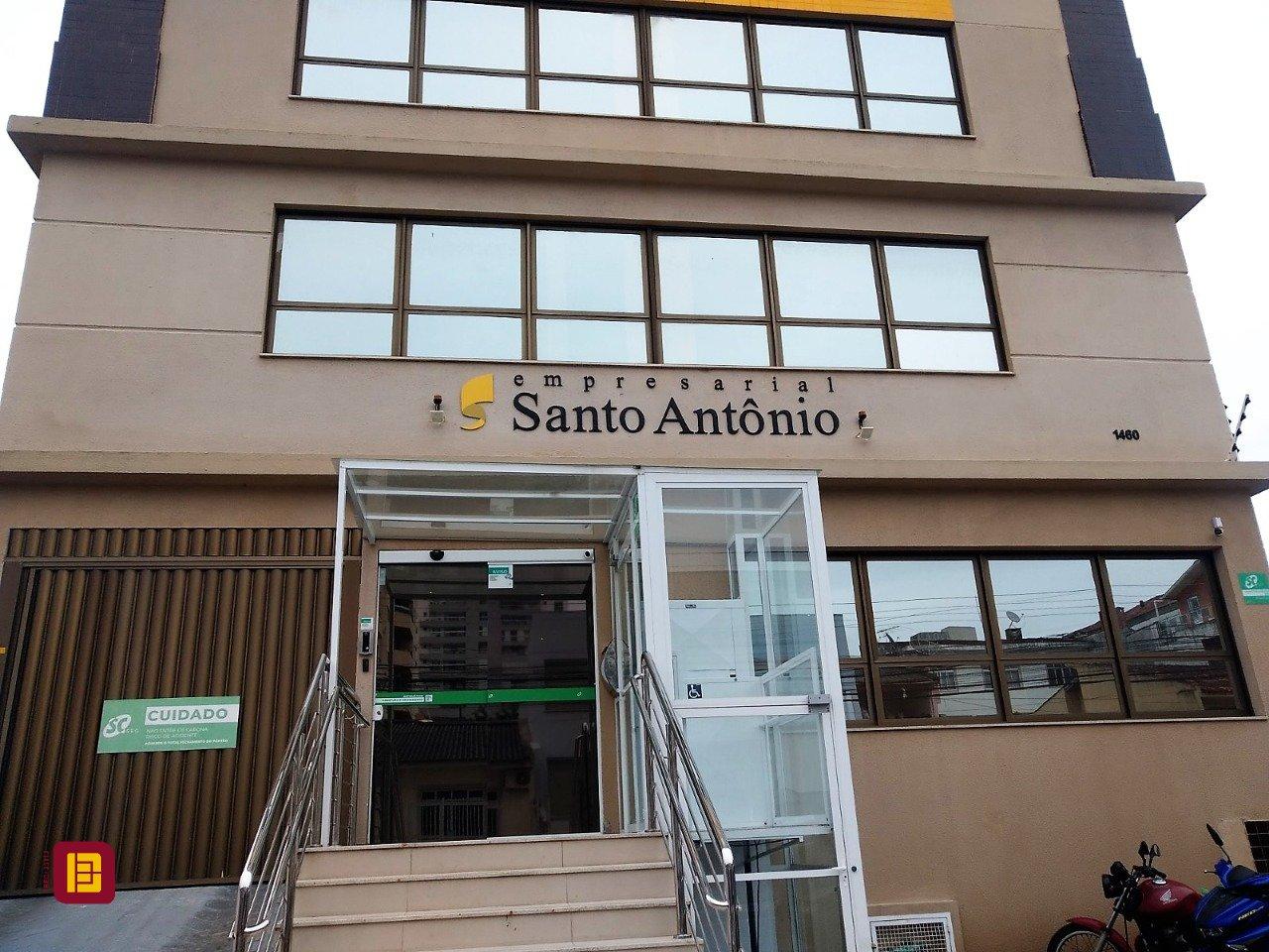 Sala com 36m², 1 garagem, no bairro Barreiros em São José
