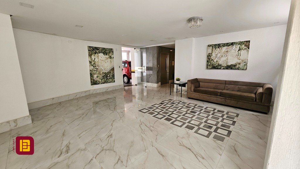 Apartamento com 146m², 5 quartos (sendo 1 suíte), 2 garagens, no bairro Centro em Florianópolis