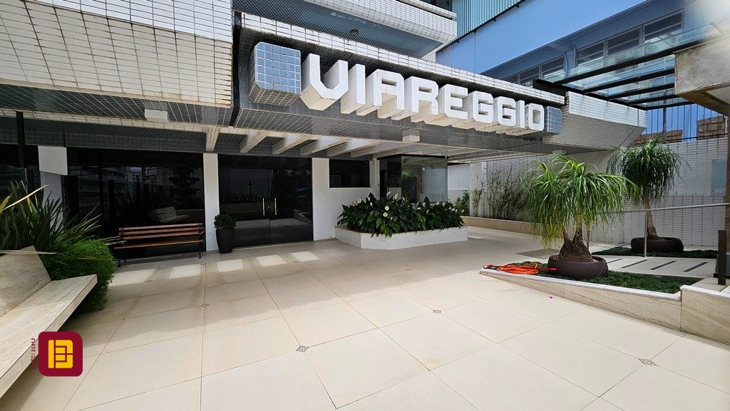 Apartamento com 146m², 5 quartos (sendo 1 suíte), 2 garagens, no bairro Centro em Florianópolis
