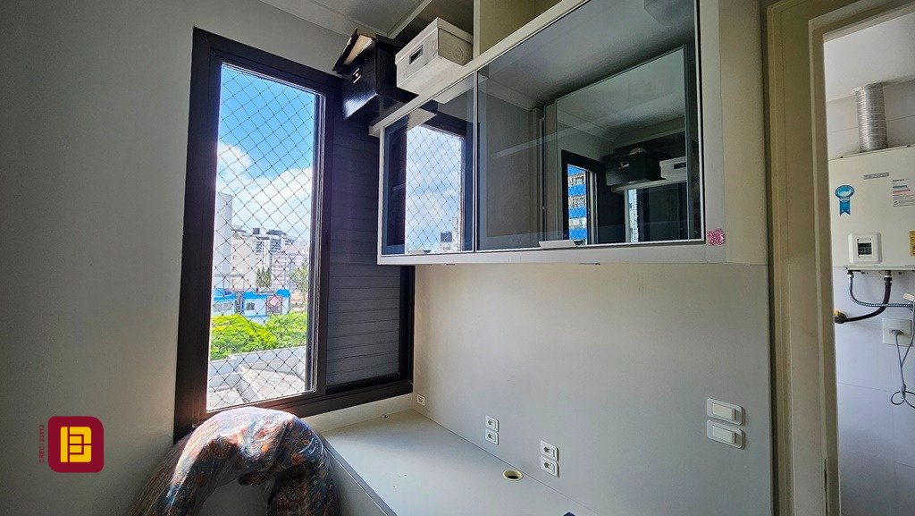 Apartamento com 146m², 5 quartos (sendo 1 suíte), 2 garagens, no bairro Centro em Florianópolis