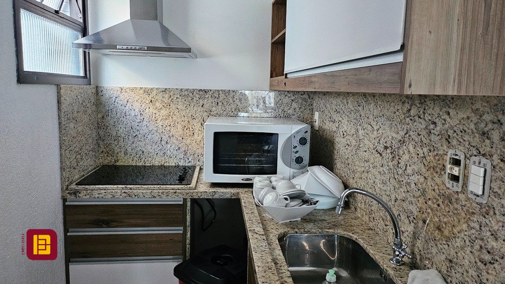 Apartamento com 146m², 5 quartos (sendo 1 suíte), 2 garagens, no bairro Centro em Florianópolis