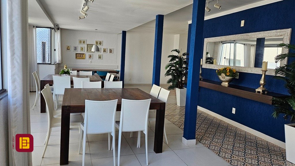 Apartamento com 146m², 5 quartos (sendo 1 suíte), 2 garagens, no bairro Centro em Florianópolis