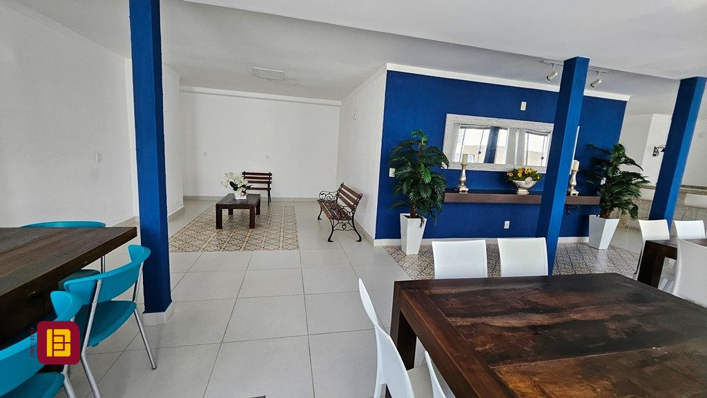 Apartamento com 146m², 5 quartos (sendo 1 suíte), 2 garagens, no bairro Centro em Florianópolis
