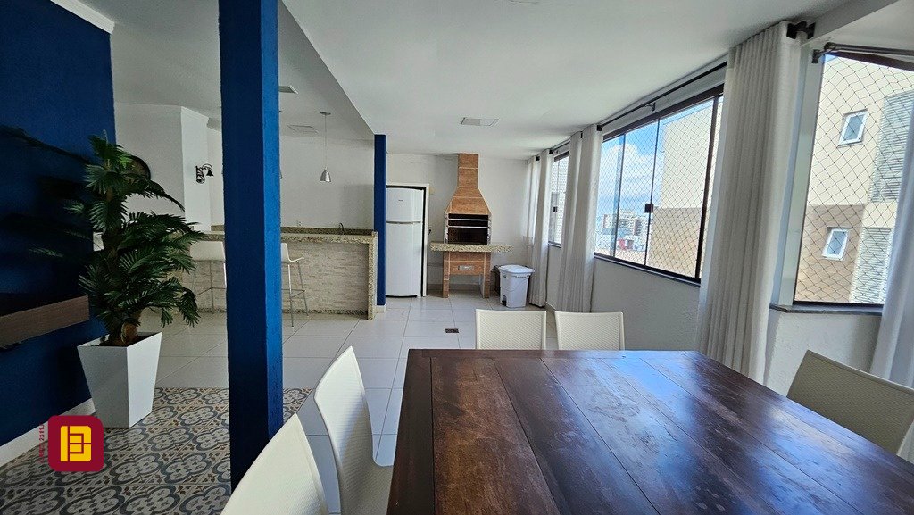 Apartamento com 146m², 5 quartos (sendo 1 suíte), 2 garagens, no bairro Centro em Florianópolis