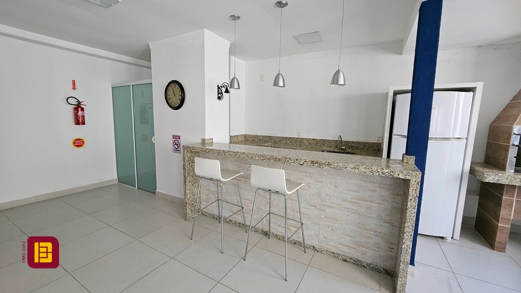 Apartamento com 146m², 5 quartos (sendo 1 suíte), 2 garagens, no bairro Centro em Florianópolis