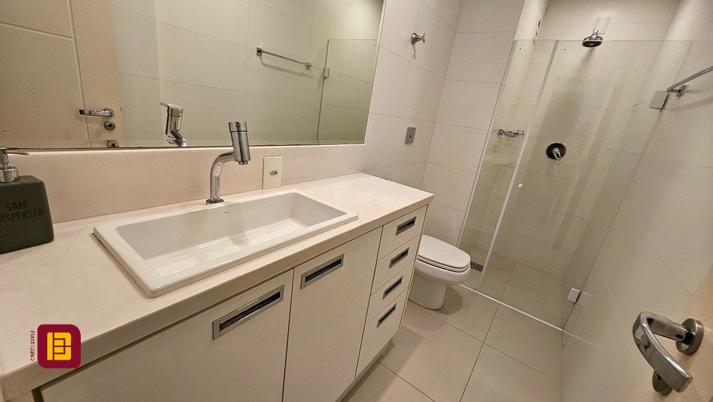 Apartamento com 146m², 5 quartos (sendo 1 suíte), 2 garagens, no bairro Centro em Florianópolis