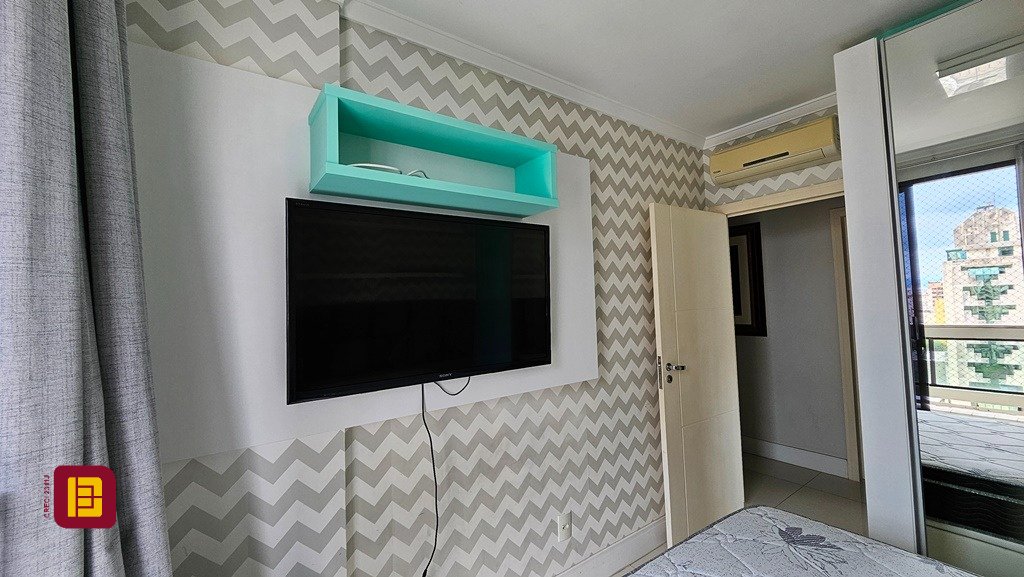 Apartamento com 146m², 5 quartos (sendo 1 suíte), 2 garagens, no bairro Centro em Florianópolis