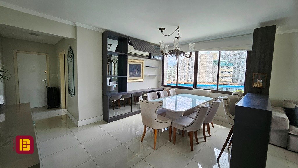 Apartamento com 146m², 5 quartos (sendo 1 suíte), 2 garagens, no bairro Centro em Florianópolis