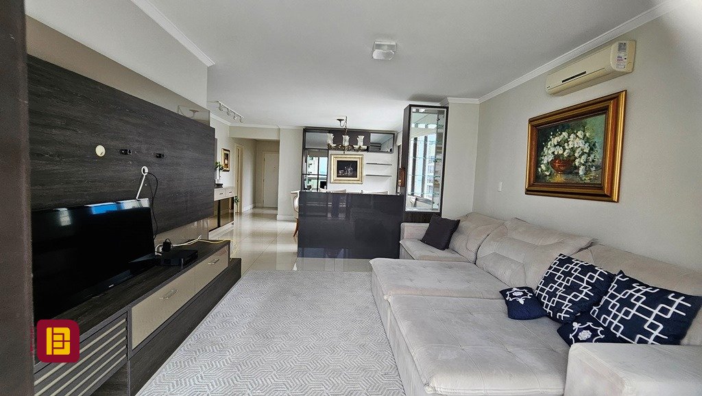 Apartamento com 146m², 5 quartos (sendo 1 suíte), 2 garagens, no bairro Centro em Florianópolis