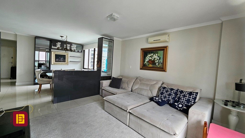 Apartamento com 146m², 5 quartos (sendo 1 suíte), 2 garagens, no bairro Centro em Florianópolis