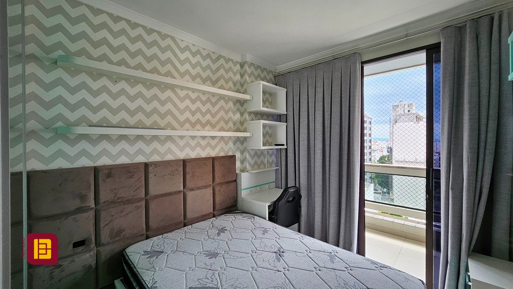 Apartamento com 146m², 5 quartos (sendo 1 suíte), 2 garagens, no bairro Centro em Florianópolis