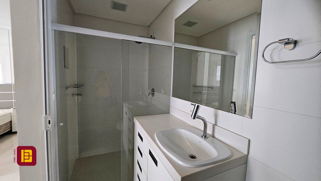 Apartamento com 146m², 5 quartos (sendo 1 suíte), 2 garagens, no bairro Centro em Florianópolis