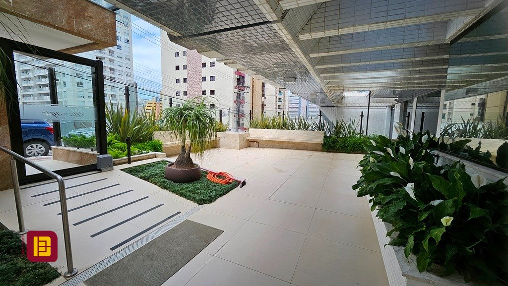 Apartamento com 146m², 5 quartos (sendo 1 suíte), 2 garagens, no bairro Centro em Florianópolis