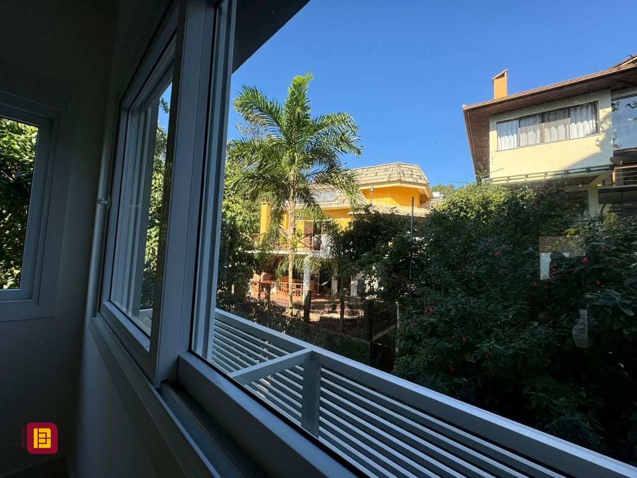 Apartamento com 133m², 6 quartos (sendo 3 suítes), 2 garagens, no bairro João Paulo em Florianópolis