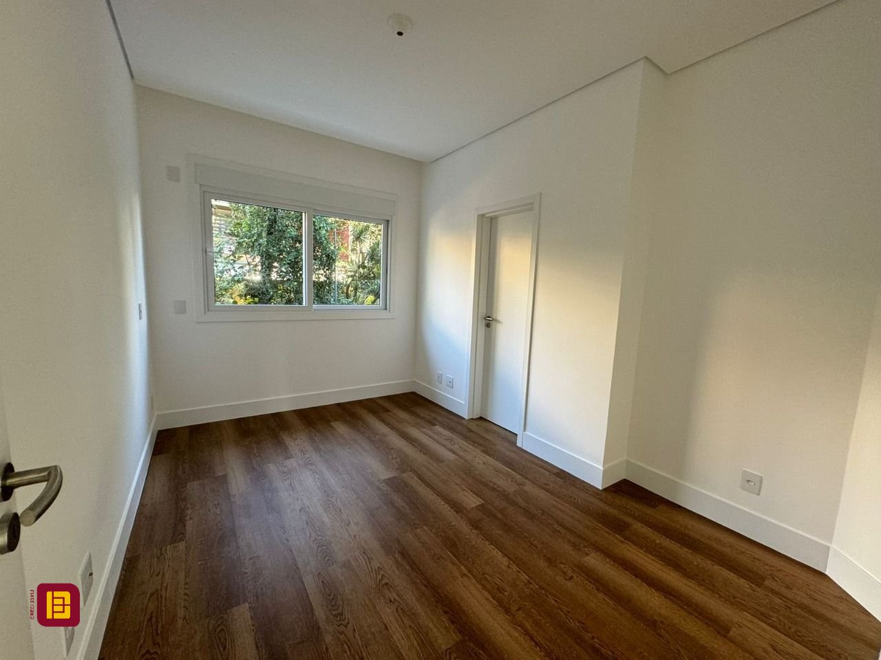 Apartamento com 133m², 6 quartos (sendo 3 suítes), 2 garagens, no bairro João Paulo em Florianópolis