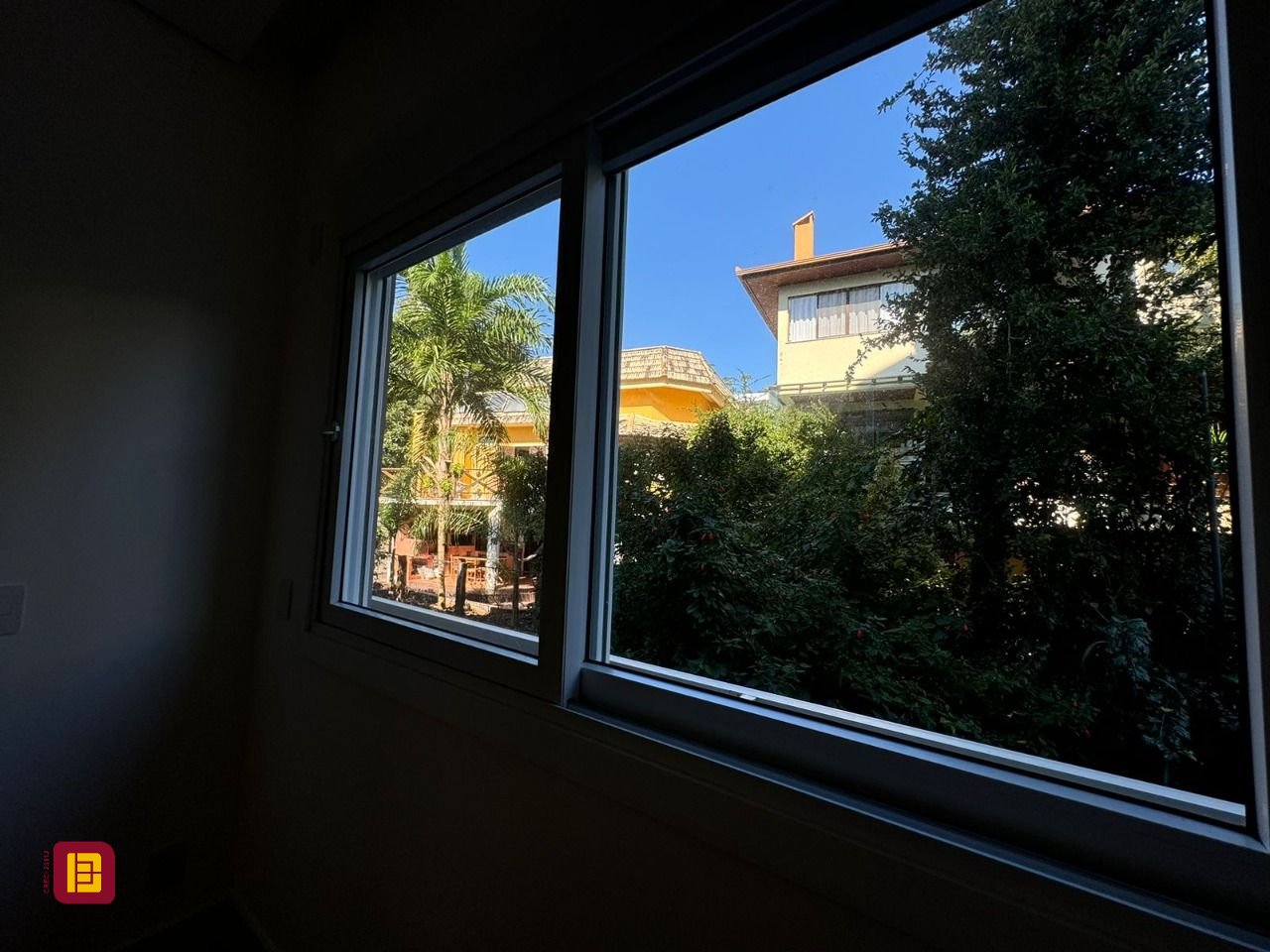 Apartamento com 133m², 6 quartos (sendo 3 suítes), 2 garagens, no bairro João Paulo em Florianópolis