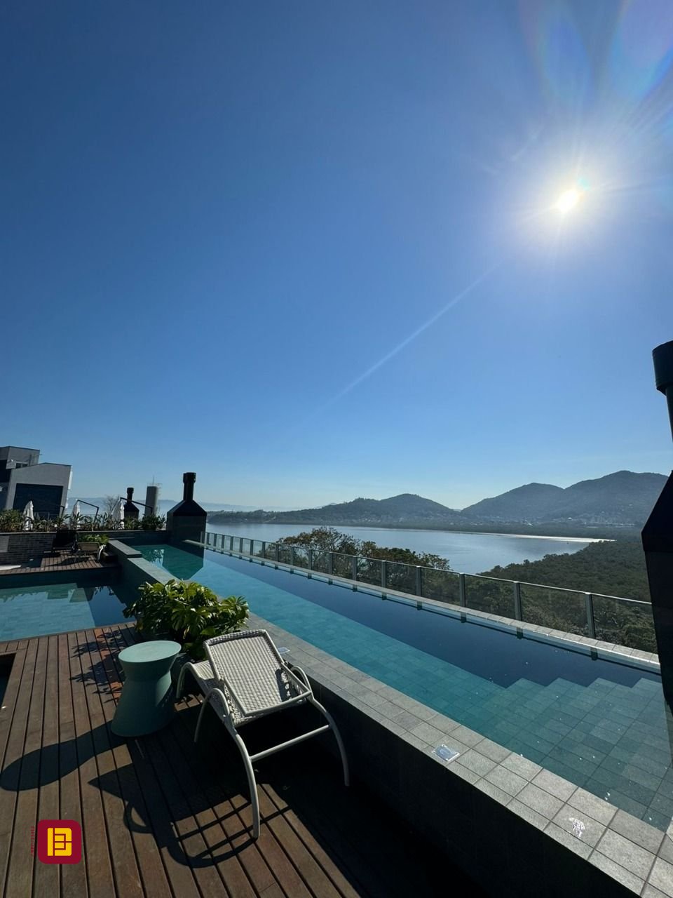 Apartamento com 133m², 6 quartos (sendo 3 suítes), 2 garagens, no bairro João Paulo em Florianópolis