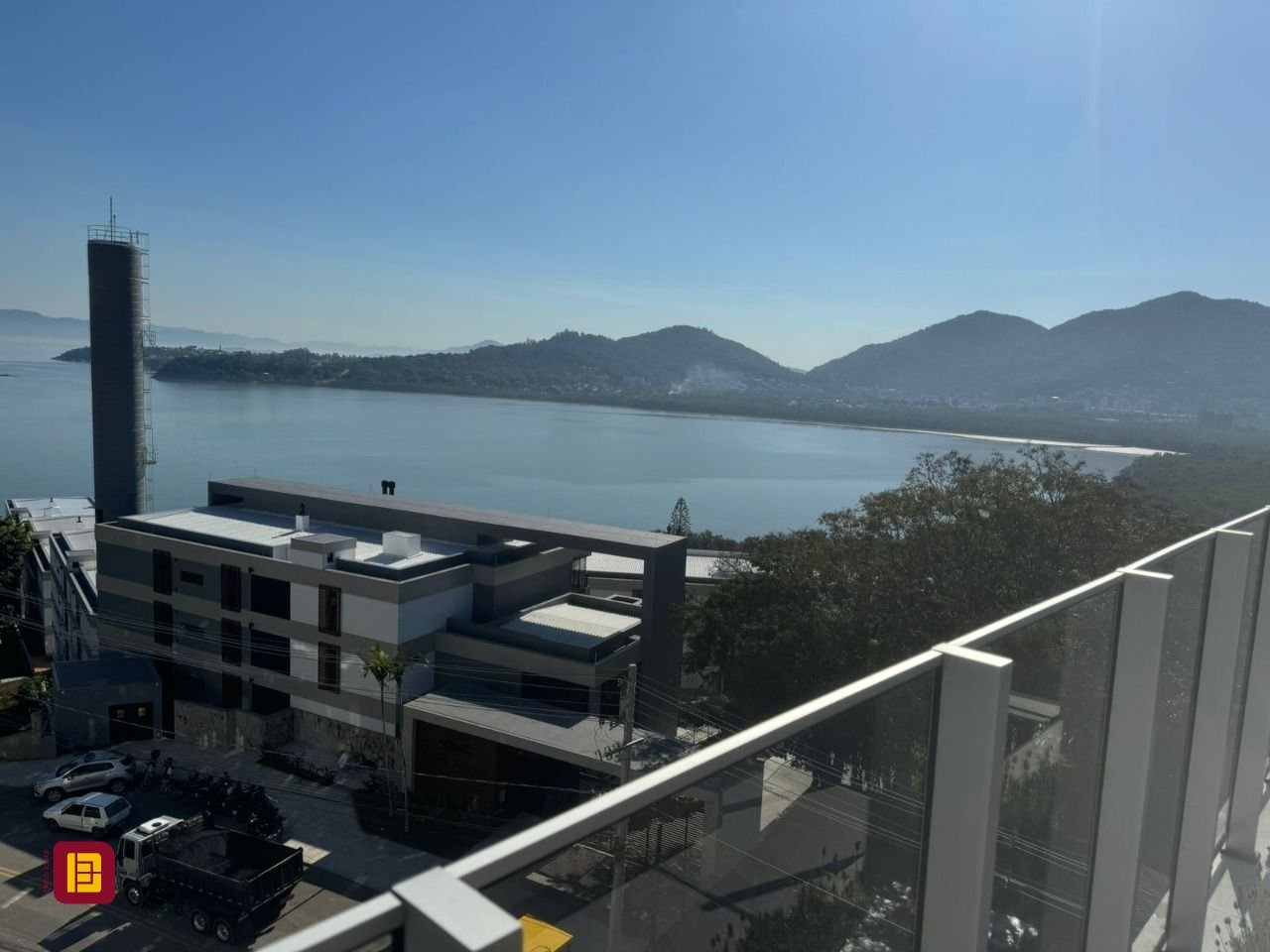 Apartamento com 133m², 6 quartos (sendo 3 suítes), 2 garagens, no bairro João Paulo em Florianópolis