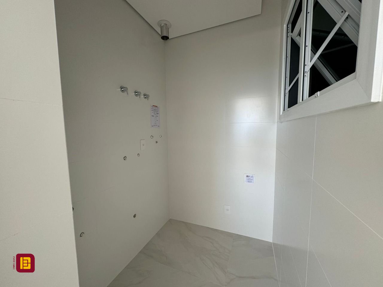 Apartamento com 133m², 6 quartos (sendo 3 suítes), 2 garagens, no bairro João Paulo em Florianópolis