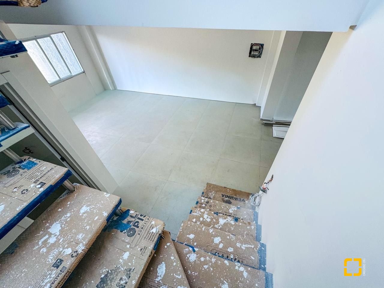 Casa com 132m², 6 quartos (sendo 3 suítes), 2 garagens, no bairro Campeche em Florianópolis